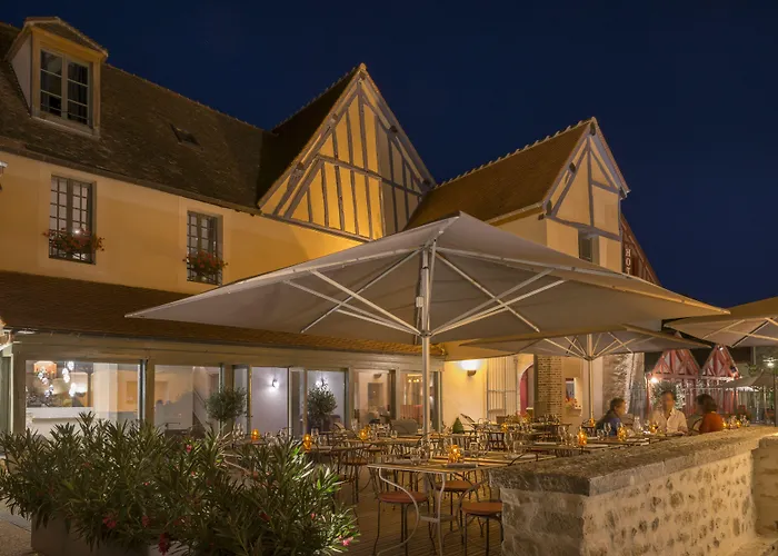 Hôtel Aux Vieux Remparts, The Originals Relais